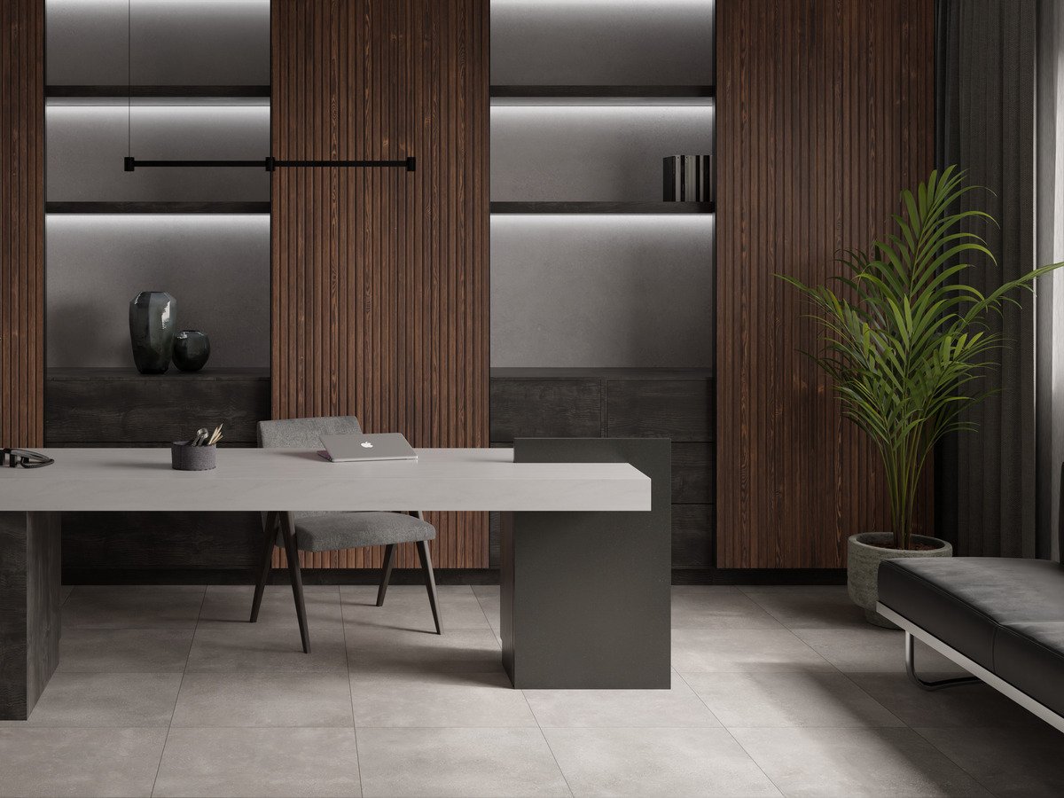 Diseño de oficina moderna en México con escritorio minimalista, muros con acabado de madera y mobiliario contemporáneo
